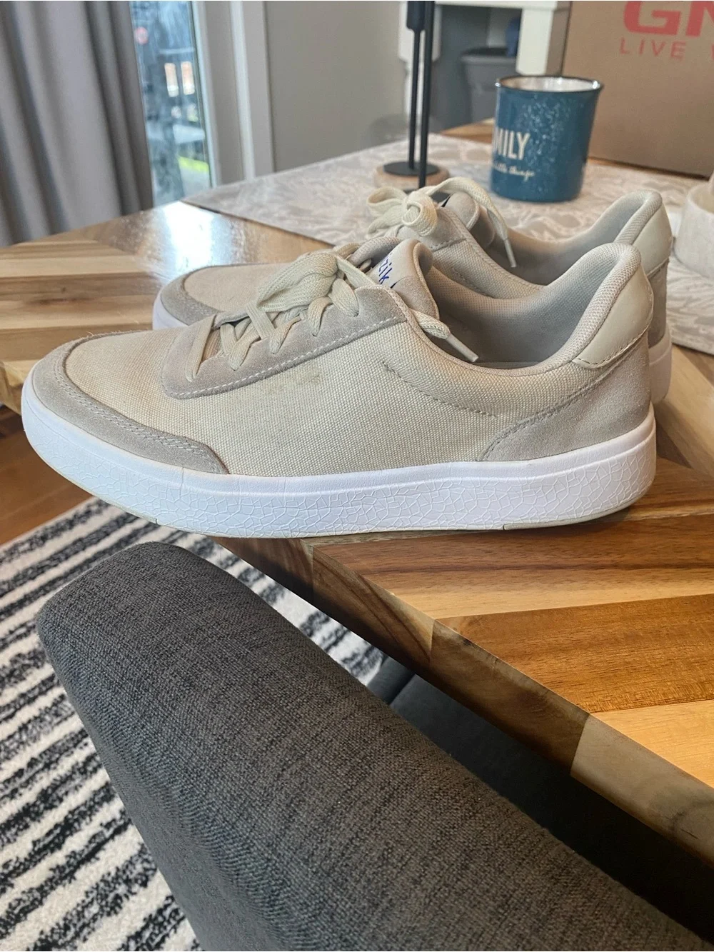 Kizik Men’s Beige Athletic Lace-Up Sneakers